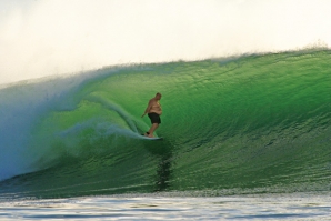 O MELHOR SURFISTA ‘XXL’ DO MUNDO PERDEU UM BRAÇO