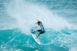 O neozelandês Billy Stairmand na ronda 2 em Sunset Beach.