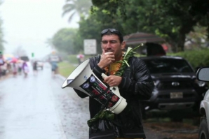 DUSTIN BARCA LIDEROU MARCHA DE PROTESTO NO HAVAI