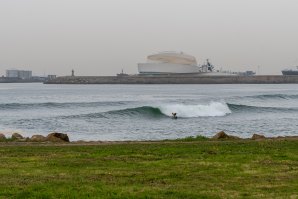 As ondas quebraram perfeitas na Praia Internacional do Porto