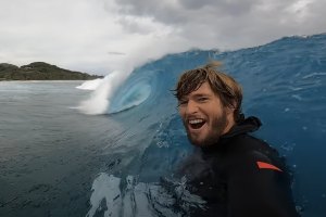 Nathan Florence persegue swell XXL no Pacífico remoto