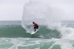 Membro do team Inglês em ação durante a preparação para o Eurosurf 2023