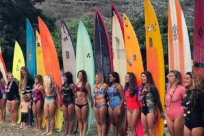 EVENTO DE ONDAS GRANDES FEMININO ENTRA NO PERÍODO DE ESPERA NO HAVAI