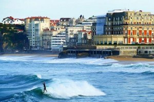 FRANÇA REABRE PRAIAS EM ZONAS DE BAIXA INFEÇÃO PELO COVID-19
