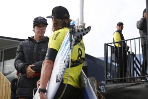 Glenn Hall com Wilko durante o Rip Curl Pro Bells Beach.