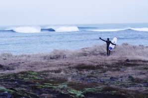 ‘SURFING IS EVERYTHING’: AS RAMPAS GELADAS DA ISLÂNDIA