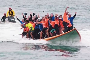 UMA SURFADA ÉPICA COM A MAIOR PRANCHA DO MUNDO