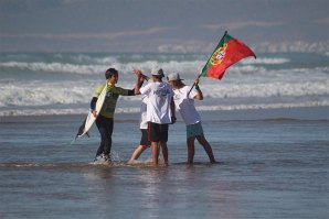 JUNIORES DE SURF E BODYBOARD EM FORMAÇÃO NO CENTRO DE ALTO RENDIMENTO DE PENICHE