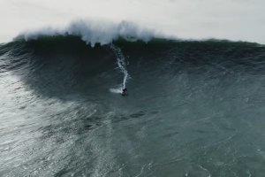 Um final de ano gigante na Nazaré, com Sebastien Steudtner