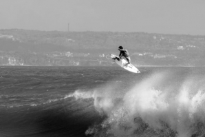 UM 720º DE JULIAN WILSON E UM SURF MUITO TRANQUILO EM CANGGU