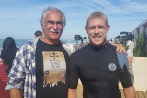 Mick Fanning segue na frente do CT e sente-se em casa em Peniche