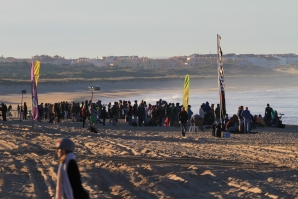 Quais as nacionalidades que mais procuram Peniche durante a etapa do CT?