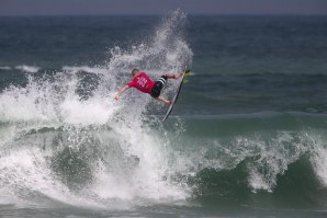 Kolohe Andino a voar em Grumari.