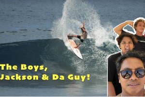 Jackson Dorian regressa a Bali e surfa com Betet “Da Guy” no coração do Bukit