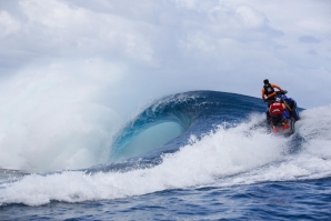 Os tubos de Teahupo&#039;o aguardam Nic von Rupp