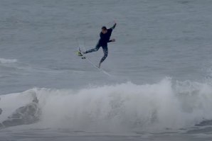 Os Pros da WSL já começam a chegar e hoje surfaram em Supertubos