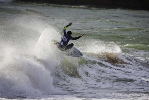 Mihimana Braye, do Taiti, a todo o gás na Ericeira.