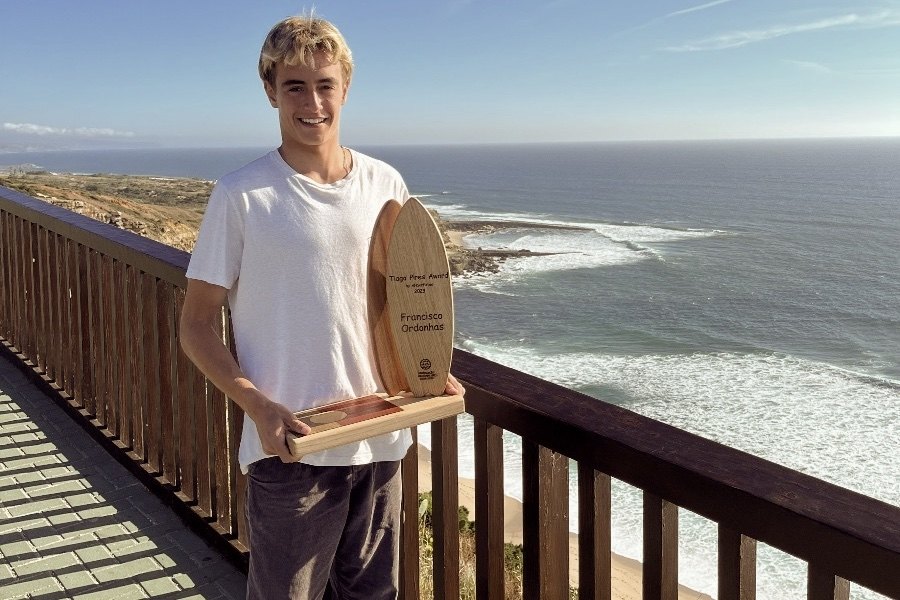 Francisco Ordonhas com o Troféu