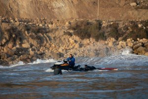 BILLY KEMPER PARTE PÉLVIS NUMA ONDA PESADA NO NORTE DE ÁFRICA