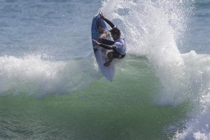 Brett Simpson a meter as quilhas para fora na edição de 2016.