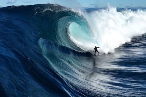 Nathan Florence surfa o slab de Shipsterns Bluff na Austrália