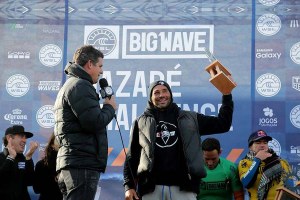 JOÃO DE MACEDO JUNTA-SE À ELITE DO BIG WAVE TOUR EM 2017/18