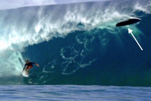 JACK ROBINSON QUASE É ATINGIDO POR UMA SUP EM TEAHUPOO