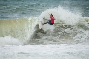 VANS WORLD CUP: AÇÃO ARRANCOU COM FREDERICO MORAIS A GANHAR