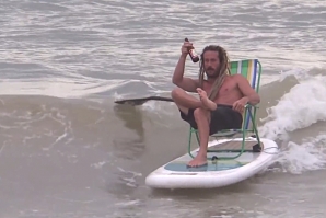 Uma cerveja durante o surf, porque não?