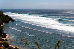 Ondas de dimensão têm vindo a marcar os últimos dias em Bali. 