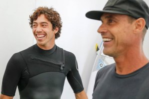 Yago com o pai, Leandro Dora, durante o Oi Rio Pro.