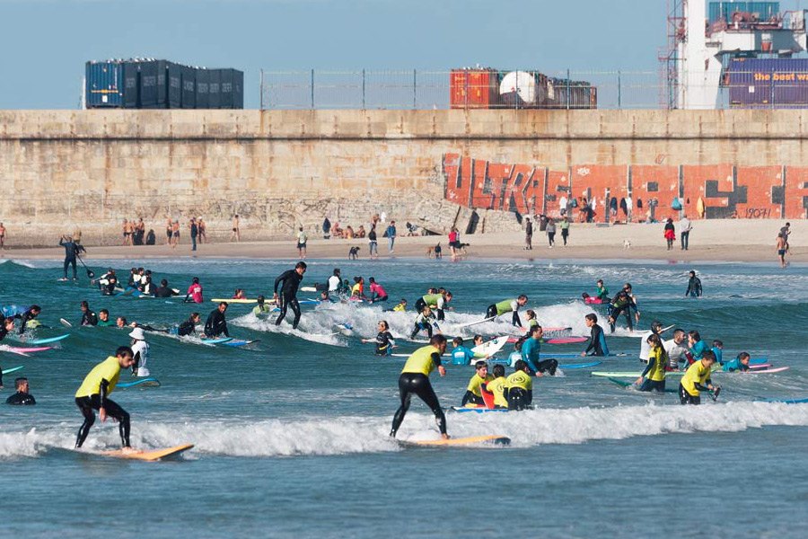 Matosinhos é, sem dúvida, uma das praias onde mais pessoas se iniciam no Surfing.