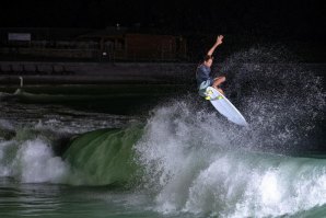 JAPÃO IRÁ TER PISCINA DE ONDAS EM SHIZUNAMI