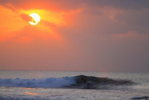 Imagem captada ao fim de tarde a sul do mar das Mentawai. 