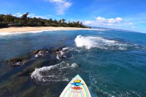 MASON HO SURFA SOBRE ROCHAS AFIADAS