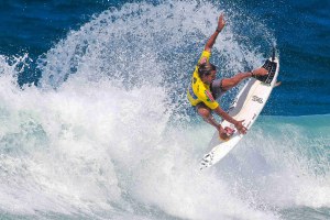 O brasileiro Yuri Gonçalves a "extrapolar" limites na praia de Monte Verde.