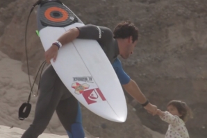 JEREMY FLORES EM PORTUGAL COM A PRANCHA DE KELLY SLATER