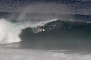 Ondulação com energia entre 6000 e 7000 KJ é a maior a entrar em 2002 em Bali este penúltimo dia de Agosto