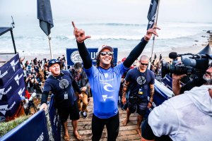 Jordy Smith vitorioso em Bells Beach.