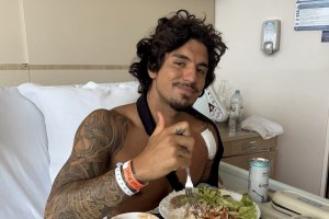 Gabriel Medina após a operação