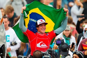 Gabriel Medina é o exemplo de um surfista que ganhou na ISA e na WSL