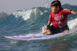 VICE-CAMPEÃO MUNDIAL DE SURF ADAPTADO ENTRA NA EQUIPA DE MEDINA E MINEIRINHO