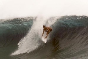 Zeke Lau e Jeremy Flores na serenidade de Teahupoo