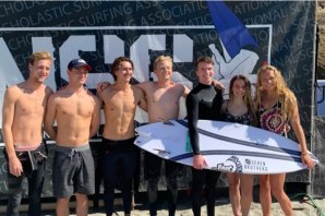 SURFISTAS DE UM ESTADO SEM LITORAL NOS ESTADOS UNIDOS TREINAM EM ONDA DE LONA