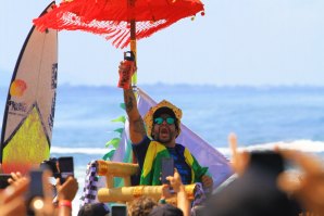 Italo Ferreira é o novo camisola amarela do Tour de elite da WSL