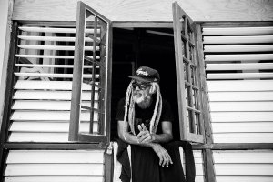 CASA DO LENDÁRIO SURFISTA BILLY &quot;MYSTIC&quot; WILMOT DESTRUÍDA EM INCÊNDIO