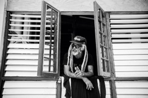 CASA DO LENDÁRIO SURFISTA BILLY &quot;MYSTIC&quot; WILMOT DESTRUÍDA EM INCÊNDIO