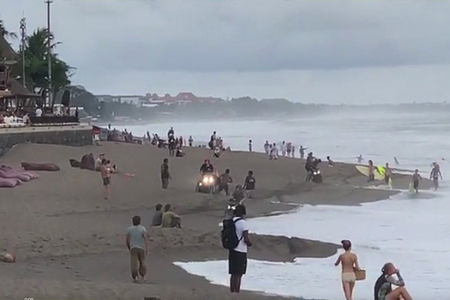 Atitude dos três motoqueiros estrangeiros foi travada por locais.