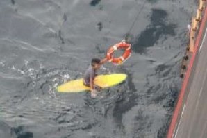 SURFISTA JAPONÊS RESGATADO A 6KM DA COSTA