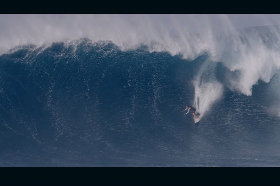 Jaws abre a temporada com swell XL e Albee Layer surfa a onda do dia